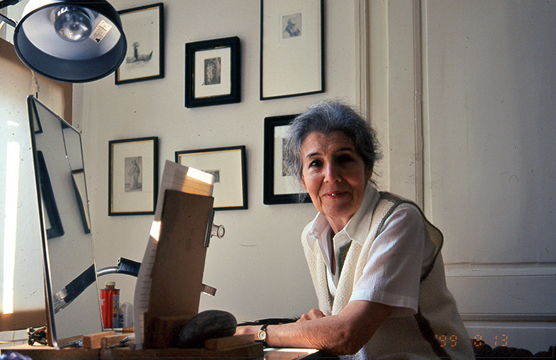 Cécile dans son atelier en 1999.